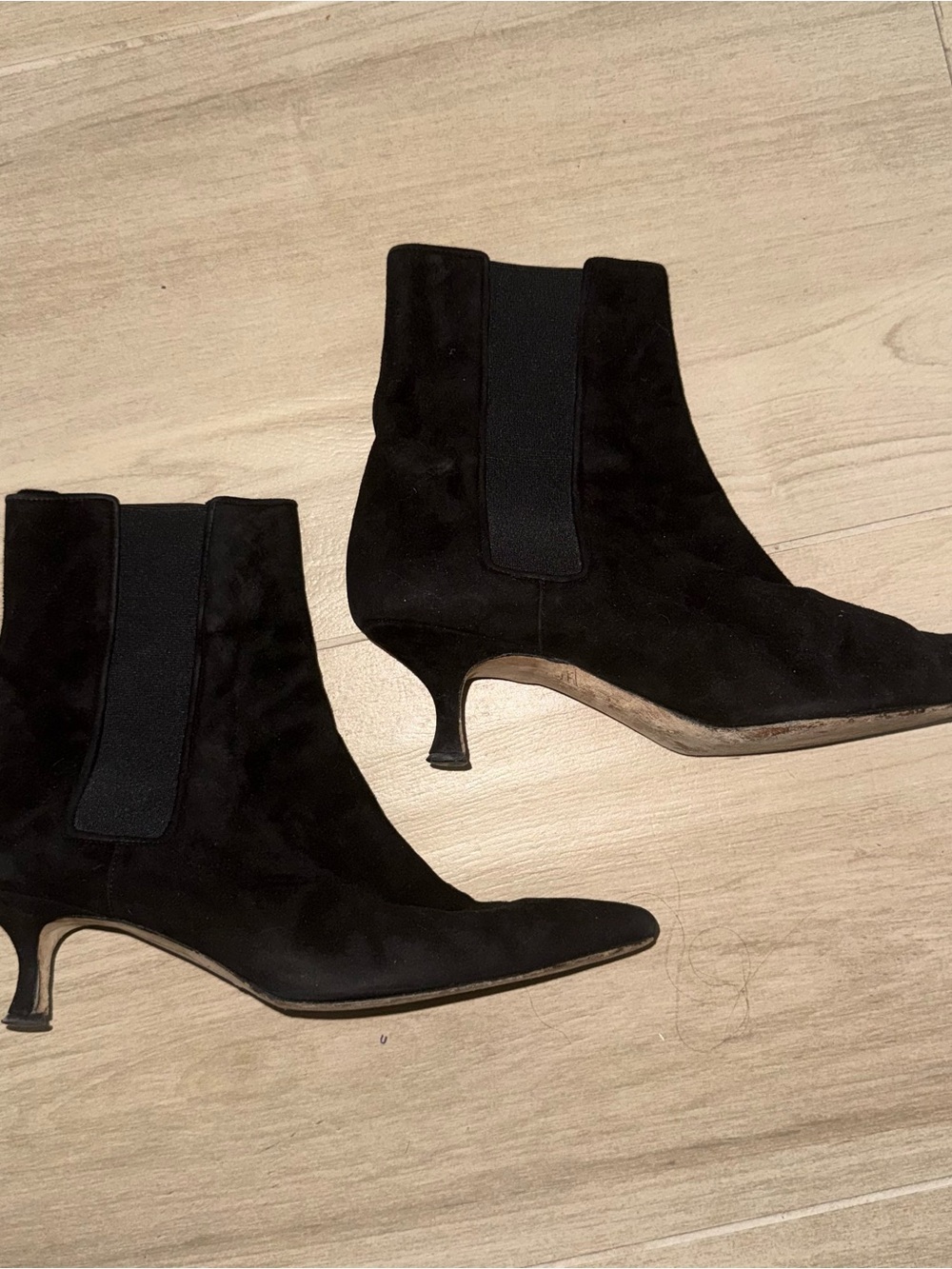 Manolo Blahnik Black Suede Kitten Heel Ankle Stretch Pointed Toe Boot US 8.5